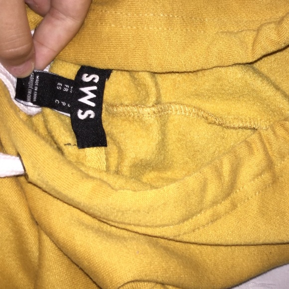 Yellow hoodie - Picture 2 of 2